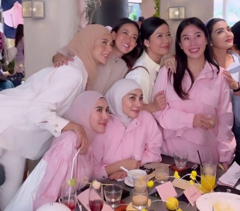 Potret Geng Cendol Arisan di Acara Nagita Slavina, Mayoritas Pakai Baju Pink Cantik-cantik Semua