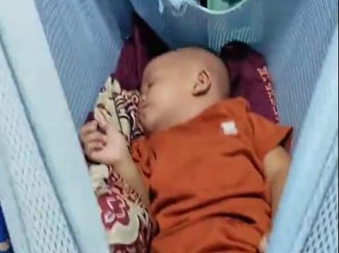 Not Using Lullabies, This Baby Falls Asleep Instantly with the Sound of an Iron Seller