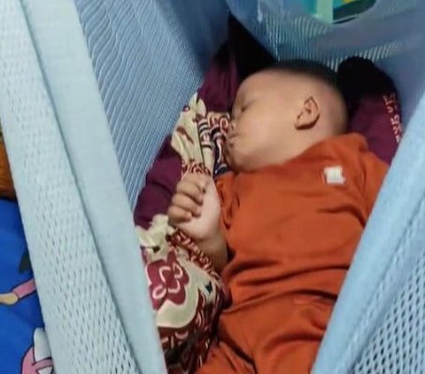 Not Using Lullabies, This Baby Falls Asleep Instantly with the Sound of an Iron Seller