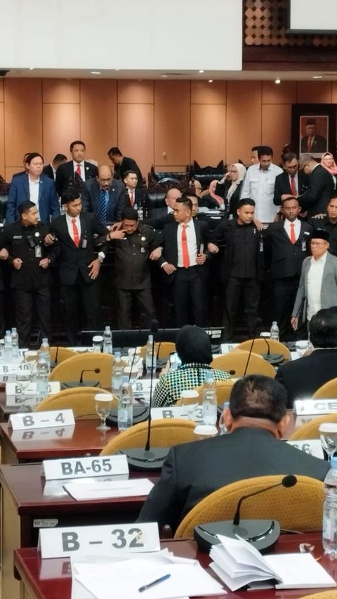 Paripurna DPD Ricuh saat LaNyalla Bacakan Tatib, Senator Hujani Interupsi sampai Rebut Palu Sidang