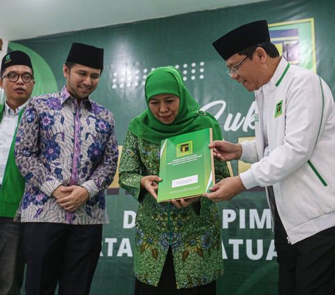 FOTO: Senyum Khofifah dan Emil Dardak Terima Dukungan PPP Jadi Cagub-Cawagub di Pilkada Jatim