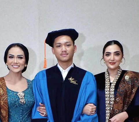 Crying during Azriel's Graduation, Krisdayanti Thanks Anang Hermansyah and Ashanty