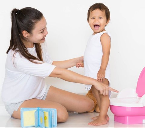 Pediatrician Reveals Reasons Why Toddlers Like to Play with Their Genitals