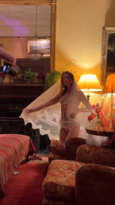 Viral! English Noblewoman Marries in a Vulgar Manner, Wearing Only Underwear Covered by a Wedding Veil