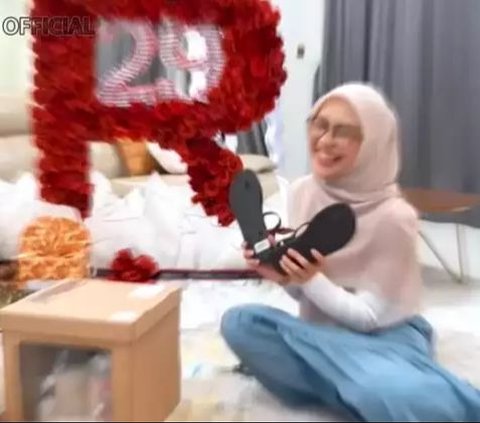 9 Portraits of Ria Ricis Unboxing 29th Birthday Gifts, Receiving Luxury Bags to Rp500 Million from Fans