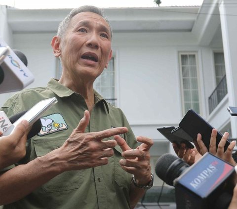 FOTO: Pakai Baju Hijau Army, Bos Jalan Tol Jusuf Hamka Silaturahmi ke Rumah Mahfud MD