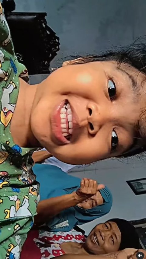 The Cuteness of This Little Girl Introducing Her Generation-Defying Bestie: Still Cheerful