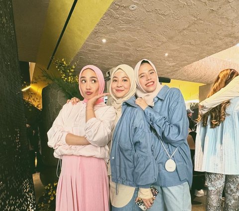 2 Look Mix and Match Blue Denim Color ala Natasha Rizky