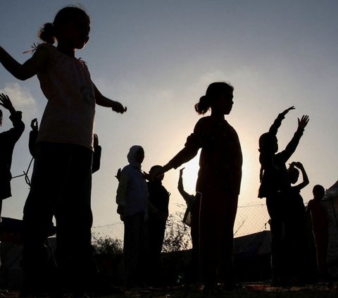 Para gadis yang mengikuti pelatihan Ayoub datang dari berbagai latar belakang, namun mereka semua memiliki satu kesamaan: keinginan untuk menemukan pelarian dari kenyataan yang keras dan membangun masa depan yang lebih baik. Foto: REUTERS / Hatem Khaled<br>