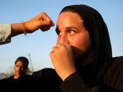 FOTO: Saat Bom Menghancurkan Gaza, Pelatih Tinju Ini Bertekad Beri Semangat Gadis-Gadis Palestina Melawan Ketakutan