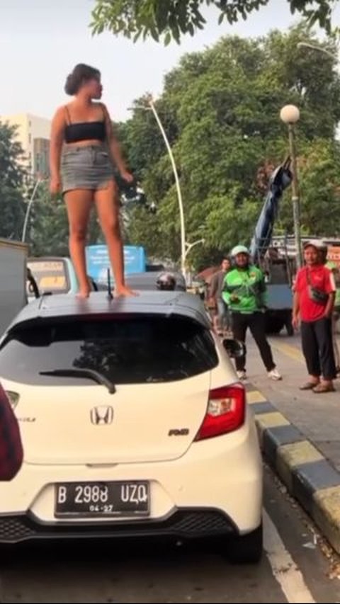 Viral Woman Dressed Up Chattering on Top of a Car Causing Traffic Jam