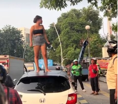 Viral Woman Talking on Top of a Car Causing Traffic Jam