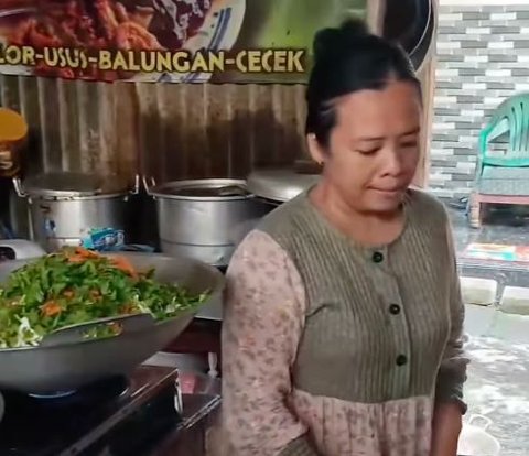 The Owner of the Stall is Immediately Feisty When Customers Arrive, Local Version of Karen's Diner