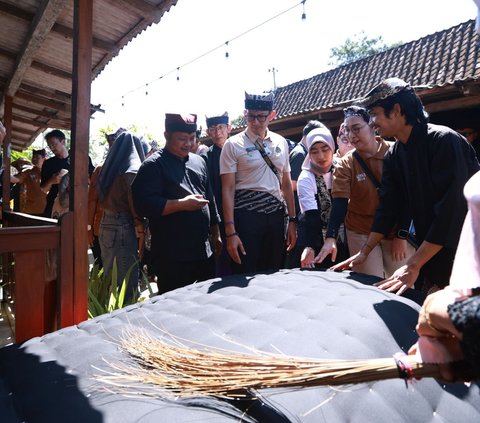 Kunjungi Desa Wisata Adat Kemiren Banyuwangi, Menteri Sandiaga: Pengalaman World Class Tourism