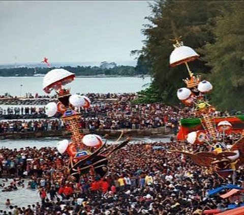 5 Tradisi Menyambut 10 Muharram di Indonesia, Mulai dari Arak-Arakan hingga Makan Bubur Bareng