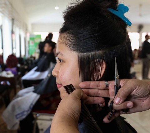 FOTO: Intip Prosesi Potong Rambut Calon Anggota Paskibraka Jelang Upacara HUT RI di IKN Nusantara