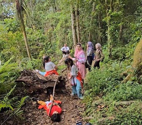 Momen Anak Bupati Trenggalek Ajak Ayah Ibunya Naik Gunung Ingin Dapat Pengalaman Religius, Terinspirasi Film