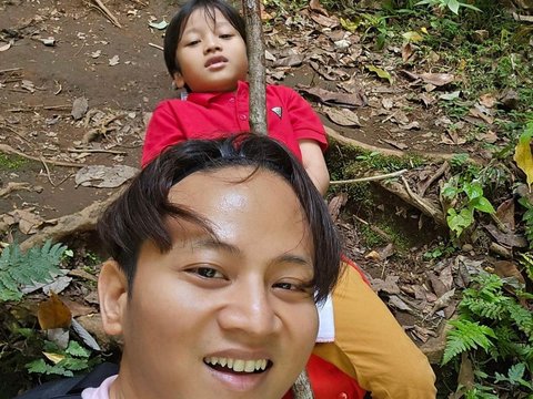 Momen Anak Bupati Trenggalek Ajak Ayah Ibunya Naik Gunung Ingin Dapat Pengalaman Religius, Terinspirasi Film