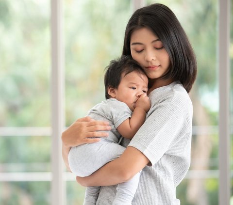 Experiencing Baby Blues, Psychologists Still Advise Mothers to Try Giving Breast Milk to Babies