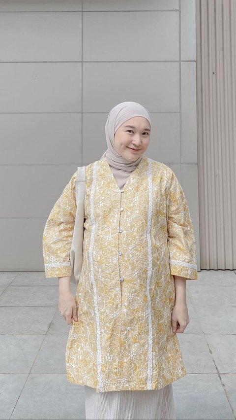 2 Inspirasi Hijab Outfit dengan Warna Yellow Pastel, Tampilan Jadi Lebih Fresh