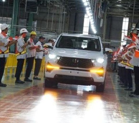 Kijang Innova Reborn vs Innova Zenix, Laris Mana?