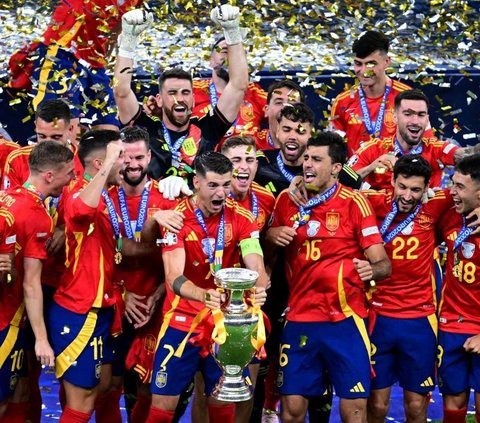 Spanyol berhasil menjadi juara Euro 2024 setelah mengalahkan Inggris dengan skor 2-1 dalam laga final yang digelar di Olympiastadion, Berlin pada Senin (15/7/2024) dini hari WIB. Foto: Reuters<br>