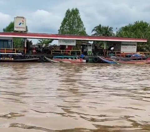 Wanita Ini Abadikan Momen saat Bertugas Jadi Guru PPPK di Daerah Terpencil Riau, Berangkat Pakai Perahu hingga Tidak Ada Aliran Listrik