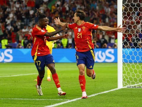 FOTO: Detik-Detik Sepakan Kaki Kanan Mikel Oyarzabal Sukses Membawa Spanyol Raih Juara Euro 2024