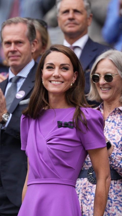 Portrait of Kate Middleton Wrapped in Enchanting Purple Attire During Wimbledon Final, Looking Fresh in the Midst of Cancer Treatment