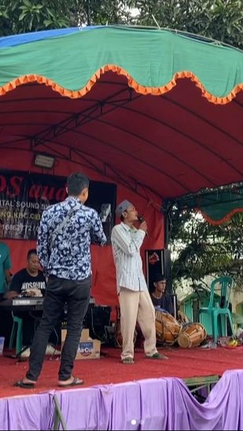 Begini Serunya Jika para ODGJ Jadi Bintang Tamu Dangdutan Acara Hajatan, Suaranya Keren Banget Tak Kalah Sama Biduan