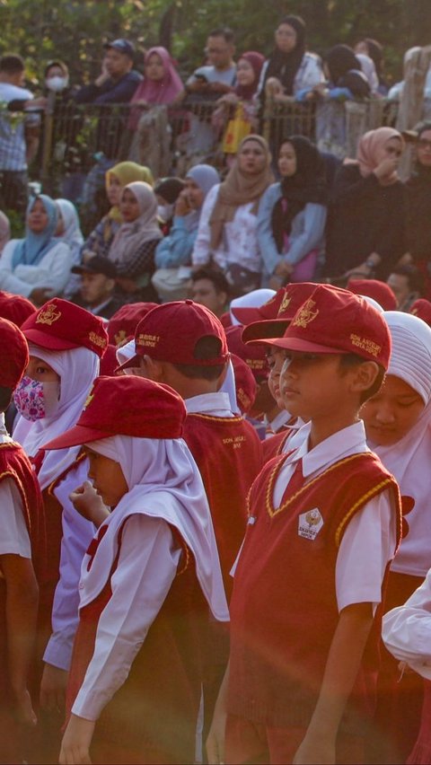 FOTO: Antusiasme Murid Kelas 1 SD Jawa Barat di Hari Pertama Masuk Sekolah