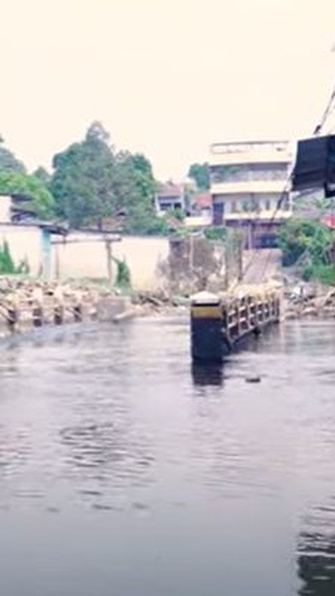 CEK LOKASI: Nasib Rumah-Rumah Kosong 'Kampung Mati' Depok Terisolir Banjir