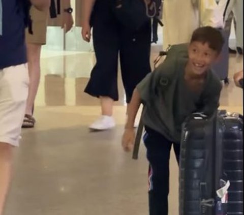 Small Mental 'Steel', Jennifer Bachdim's 10-Year-Old Son Returns to Indonesia Alone from the Netherlands