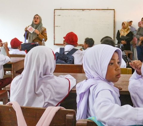 FOTO: Antusiasme Murid Kelas 1 SD Jawa Barat di Hari Pertama Masuk Sekolah