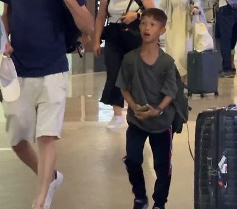 Small Mental 'Steel', Jennifer Bachdim's 10-Year-Old Son Returns to Indonesia Alone from the Netherlands