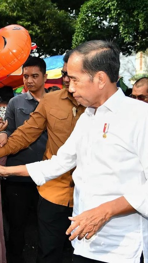 Celoteh Kocak Warga Saat Bertemu Jokowi di Tengah Pasar 