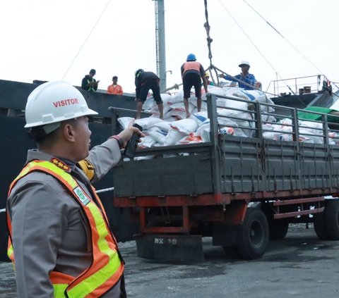 Neraca Perdagangan Indonesia Surplus 50 Bulan Berturut-Turut