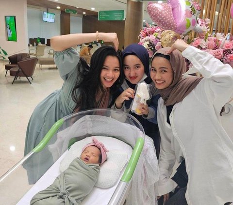 Kakak Adik 3 Bersaudara Punya Pendidikan Mentereng, Intip Potret Kompak Xaviera Putri, Sabrina Anggraini dan Bia Donut