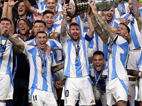 FOTO: Momen Argentina Juara Copa America 2024 hingga Martinez Raih Trofi Sepatu Emas