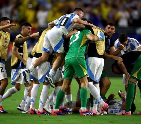 FOTO: Momen Argentina Juara Copa America 2024 hingga Martinez Raih Trofi Sepatu Emas