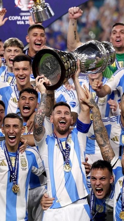 FOTO: Momen Argentina Juara Copa America 2024 hingga Martinez Raih Trofi Sepatu Emas