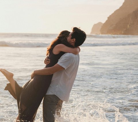 60 Short Funny Cheesy Words that are Romantic, Make Your Crush Salty and Love You More