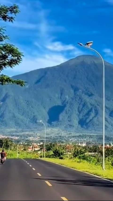 Pesona Jalur Jalbar di Kuningan, Bak Lukisan dengan Pemandangan Gunung Ciremai yang Megah