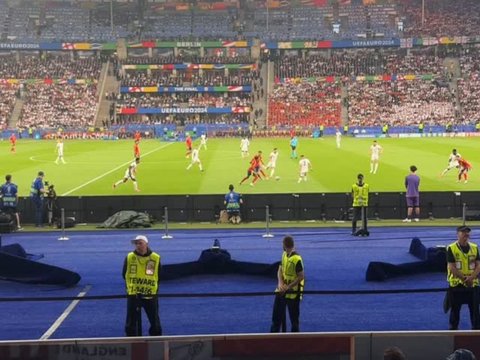 10 Potret Keseruan Maia Estianty & Irwan Mussry Nonton Final Euro 2024 di Jerman, Sempat Naik 'River Cruise' Keliling Berlin