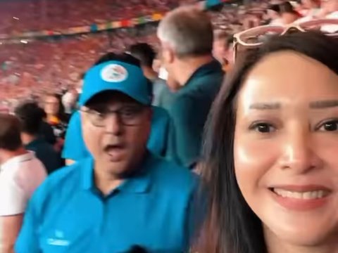 10 Potret Keseruan Maia Estianty & Irwan Mussry Nonton Final Euro 2024 di Jerman, Sempat Naik 'River Cruise' Keliling Berlin