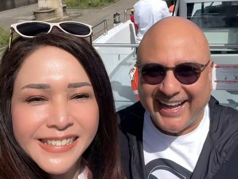 10 Potret Keseruan Maia Estianty & Irwan Mussry Nonton Final Euro 2024 di Jerman, Sempat Naik 'River Cruise' Keliling Berlin