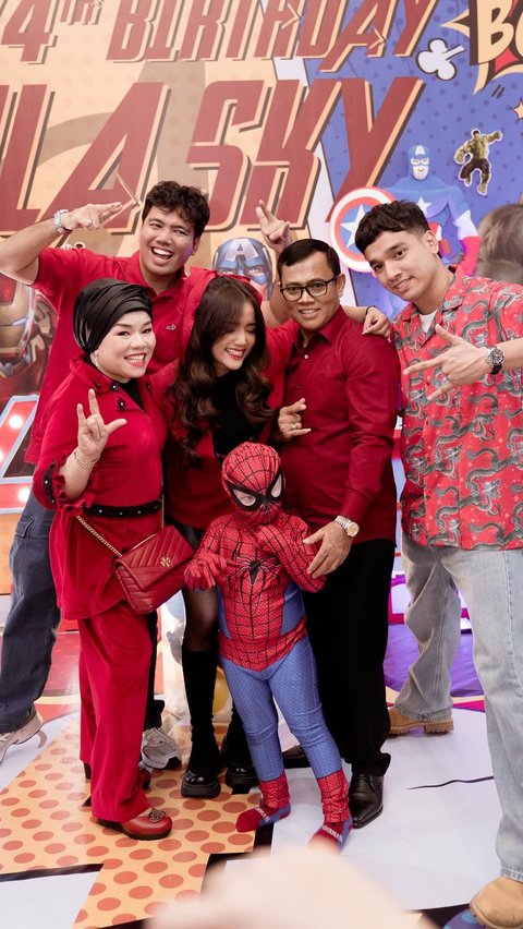 7 Momen Keseruan di Ulang Tahun Gala Sky ke-4, Tampil dengan Kostum Spider Man