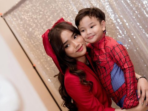 9 Momen Keseruan di Ulang Tahun Gala Sky ke-4, Tampil dengan Kostum Spider Man