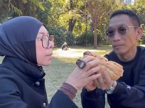 Potret Melly Goeslaw dan Anto Hoed Jalan-jalan di Australia, Nikmati Momen Kebersamaan dengan Anak Sebelum Mulai Kuliah