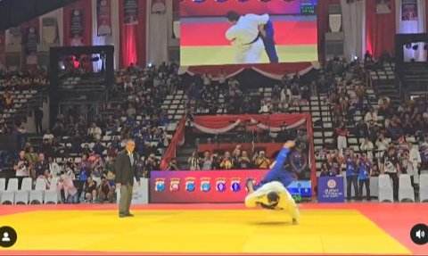 Bersabuk Hitam, Kapolri Listyo Sangar Keluarkan Jurus Maut Banting Lawan Tanding Judo